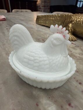 Vintage WestMoreland Milk Glass Hen on Nest Dish